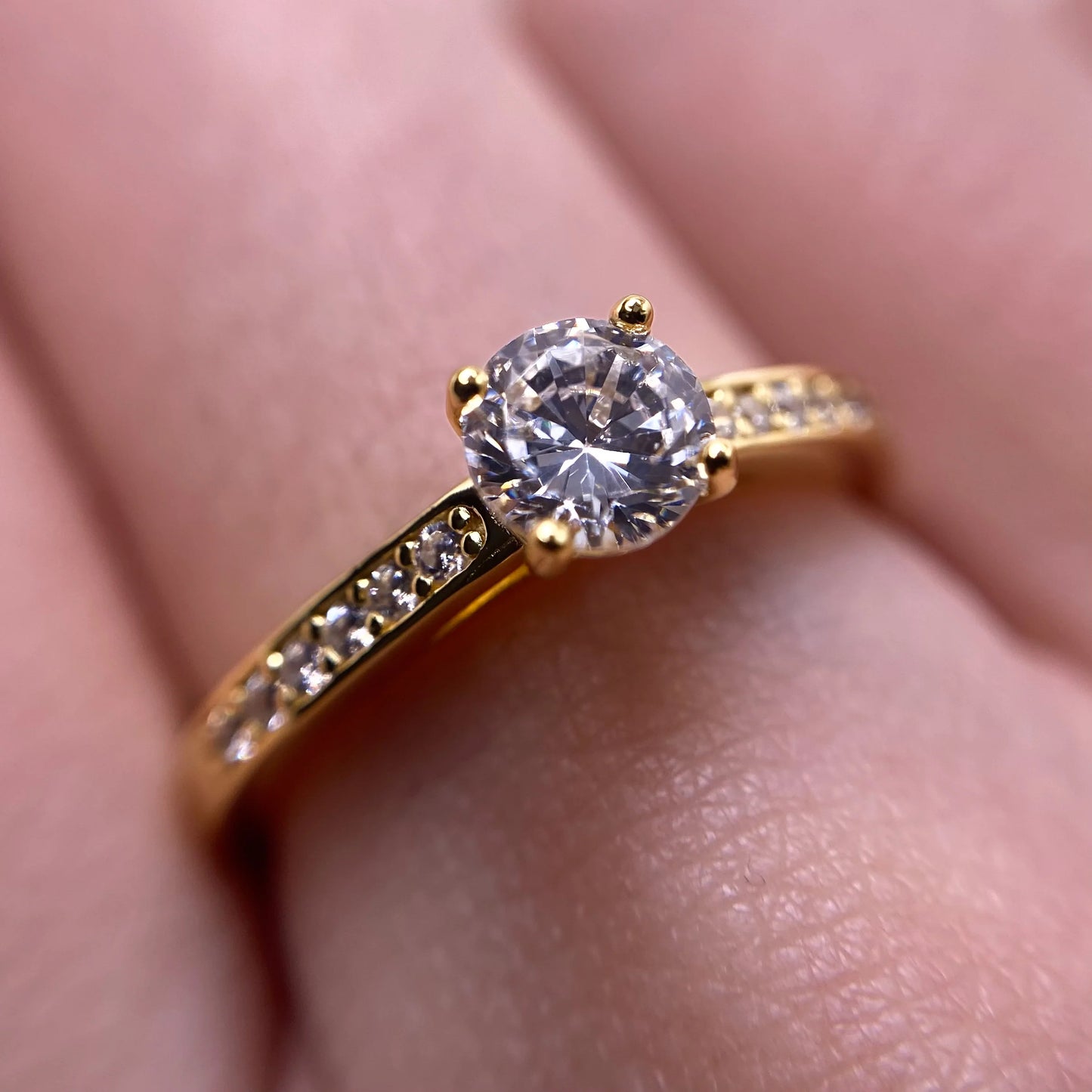 Diamond Solitaire Ring - IZOLIA